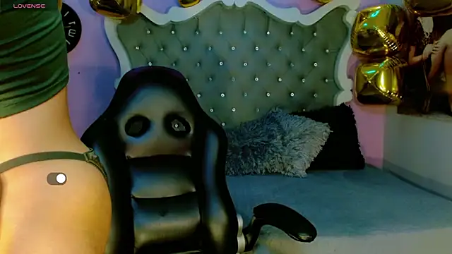 Honey Moontsts online show from 03.17.26