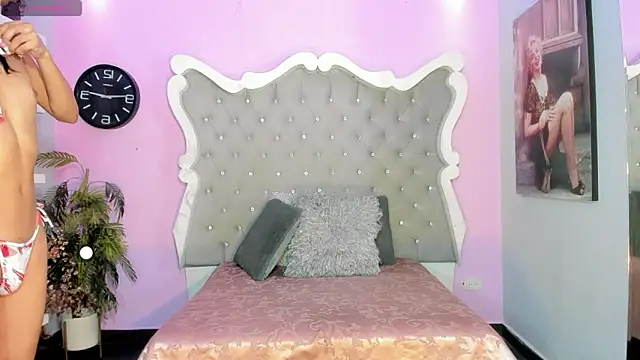 Honey Moontsts online show from 06.10.26