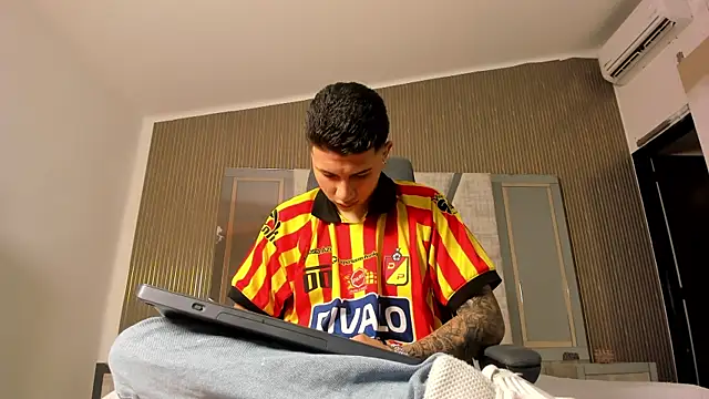 liaamsmiith  online show from 09.27.25