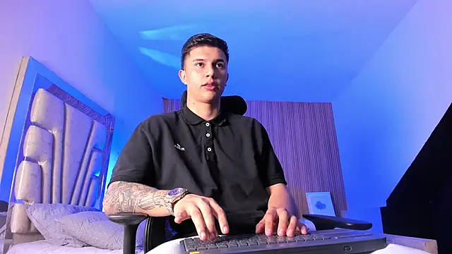 liaamsmiith  online show from 10.01.25