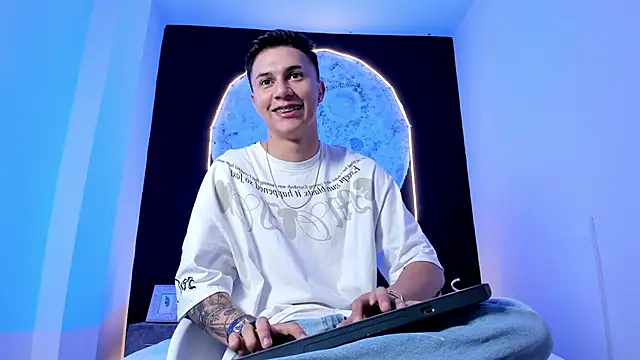 liaamsmiith  online show from 10.28.25