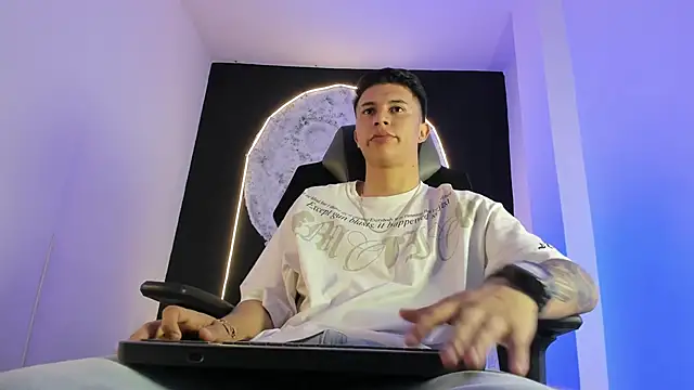 liaamsmiith  online show from 11.03.25