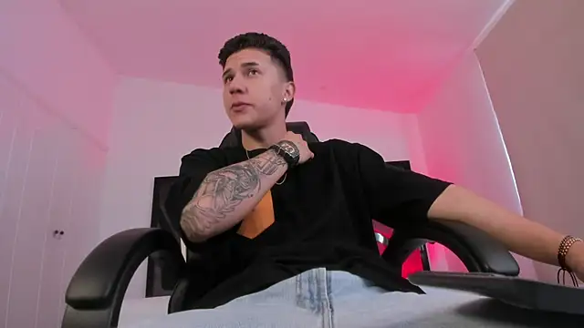 liaamsmiith  online show from 12.03.25