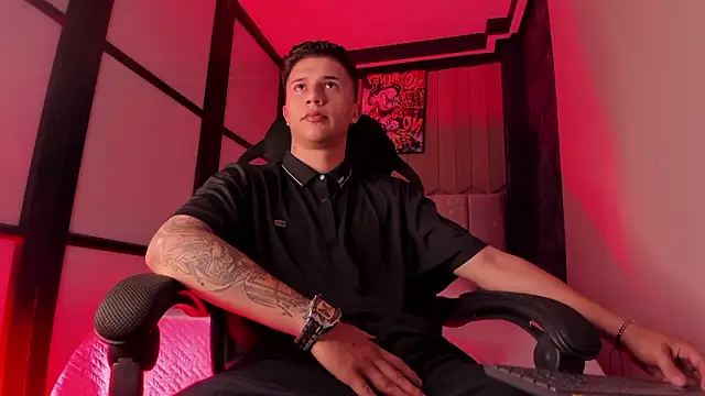 liaamsmiith  online show from 03.10.26