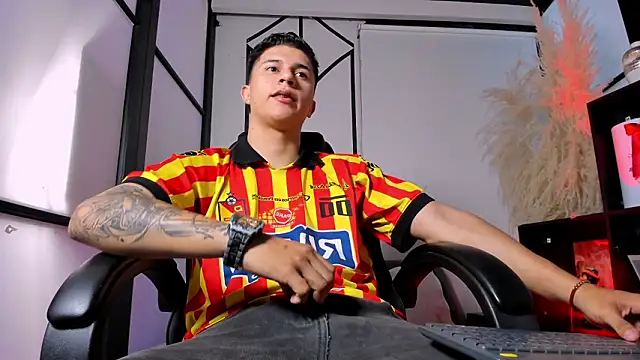 liaamsmiith  online show from 03.18.26