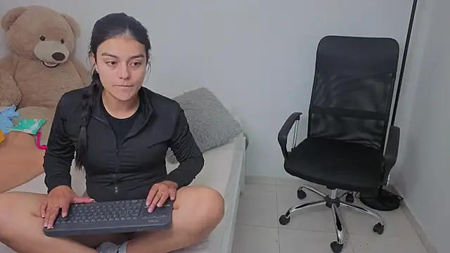 valerihouse online show from 10.29.25