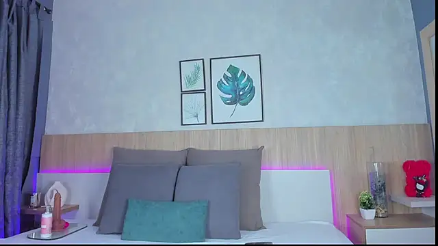 Snapshot of mia_gate chatting on 11.07.25 mia gate online show from 11.07.25