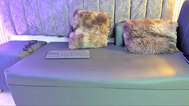 Snapshot of Rowan_Mills chatting on 09.26.25 Rowan Mills online show from 09.26.25