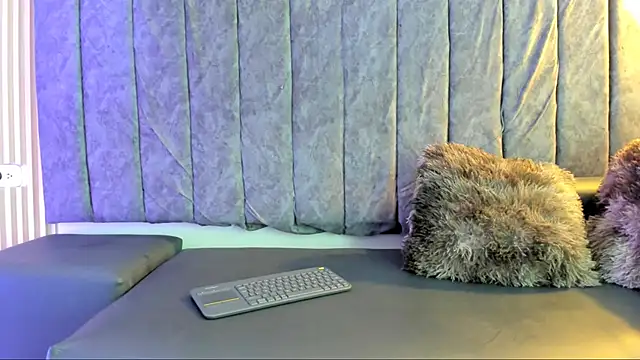 Snapshot of Rowan_Mills chatting on 09.27.25 Rowan Mills online show from 09.27.25