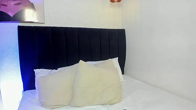Snapshot of antonellariva_ chatting on 10.14.25 antonellariva online show from 10.14.25