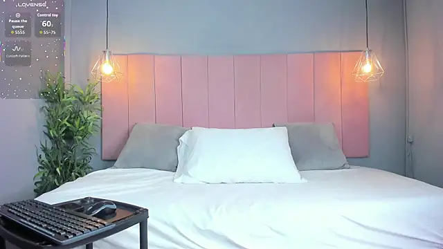 Snapshot of AariaLove chatting on 11.04.25 AariaLove online show from 11.04.25