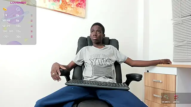 Snapshot of Alan_blacke chatting on 09.25.25 Alan blacke online show from 09.25.25