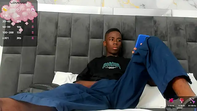 Snapshot of Alan_blacke chatting on 10.09.25 Alan blacke online show from 10.09.25