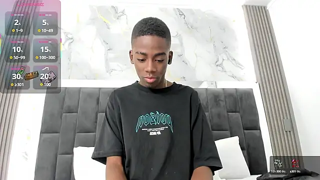 Snapshot of Alan_blacke chatting on 10.10.25 Alan blacke online show from 10.10.25