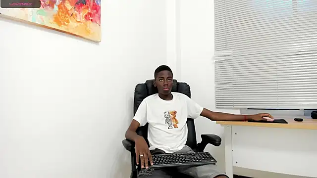 Snapshot of Alan_blacke chatting on 10.16.25 Alan blacke online show from 10.16.25