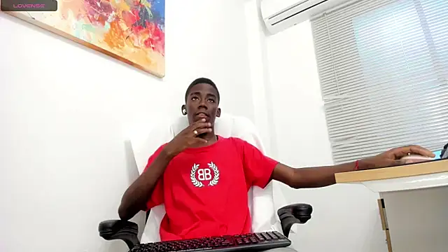 Snapshot of Alan_blacke chatting on 10.25.25 Alan blacke online show from 10.25.25