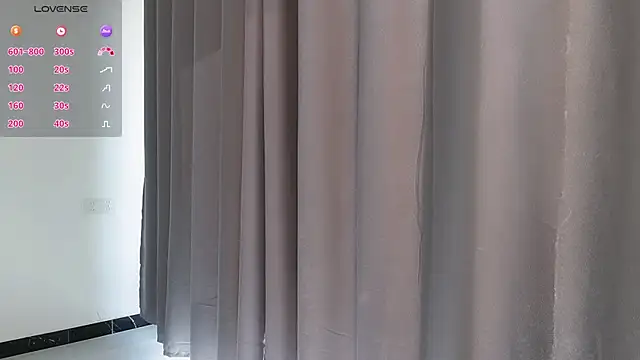 Snapshot of xiuxiu-04 chatting on 12.15.25 xiuxiu-04 online show from 12.15.25