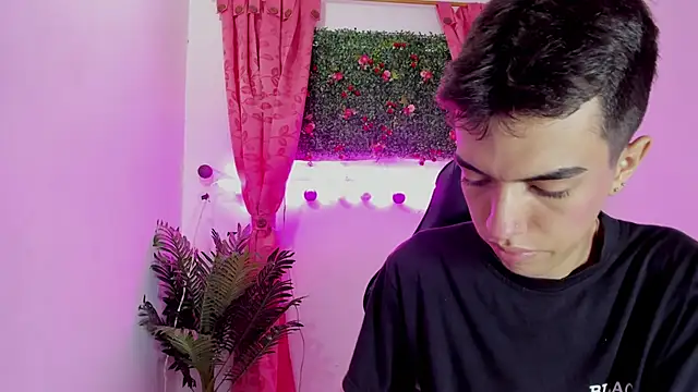 Snapshot of dylan_202520_ chatting on 09.10.25 dylan 202520 online show from 09.10.25