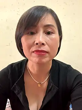 Snapshot of Hello_Linchii chatting on 10.17.25 Hello Linchii online show from 10.17.25