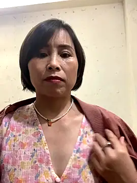 Snapshot of Hello_Linchii chatting on 10.19.25 Hello Linchii online show from 10.19.25