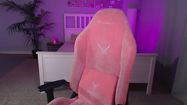 Snapshot of Barbara_Brylska chatting on 10.16.25 Barbara Brylska online show from 10.16.25