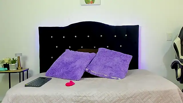 Snapshot of chatting on 02.19.26 online show from 02.19.26