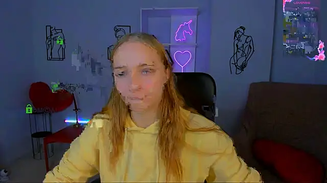 Snapshot of keylas_moan chatting on 10.18.25 keylas moan online show from 10.18.25