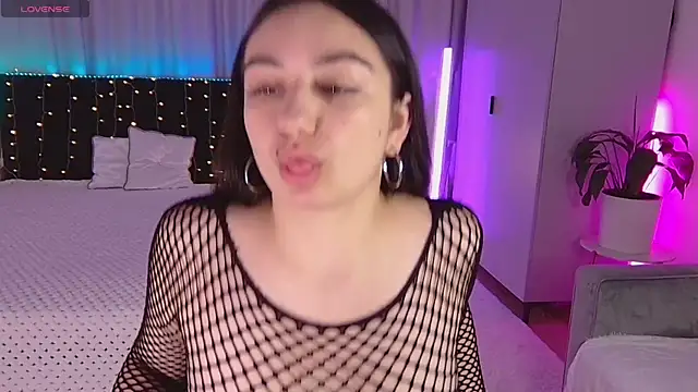 Snapshot of Lola_Sparks chatting on 09.20.25 Lola Sparks online show from 09.20.25