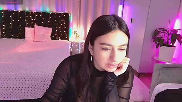 Snapshot of Lola_Sparks chatting on 09.23.25 Lola Sparks online show from 09.23.25