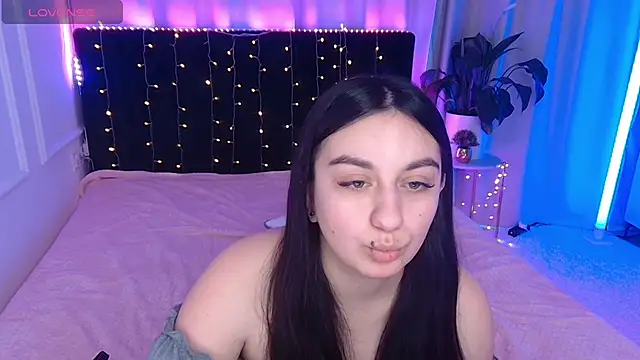 Snapshot of Lola_Sparks chatting on 11.28.25 Lola Sparks online show from 11.28.25