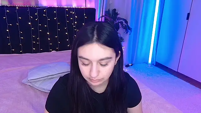 Snapshot of Lola_Sparks chatting on 11.29.25 Lola Sparks online show from 11.29.25