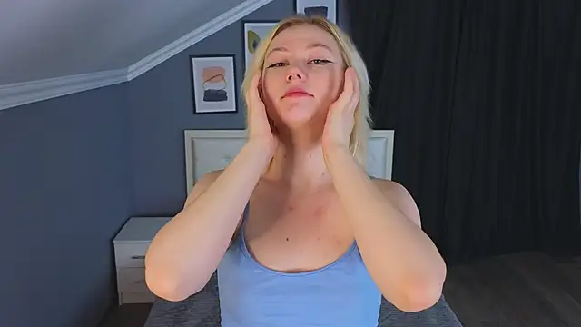 Snapshot of Violet_Willis chatting on 09.17.25 Violet Willis online show from 09.17.25