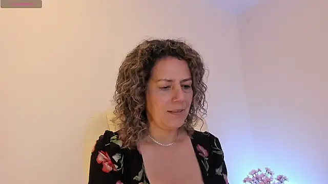 Snapshot of Paty_chic chatting on 11.18.25 Paty chic online show from 11.18.25