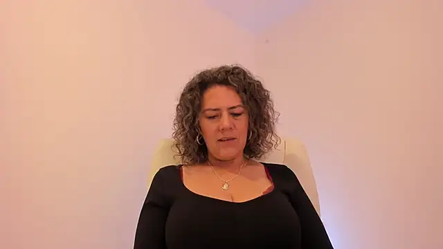 Snapshot of Paty_chic chatting on 11.28.25 Paty chic online show from 11.28.25