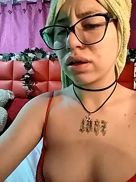 Kitty Melodi online show from 10.19.25