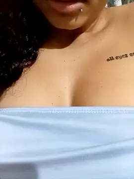 Snapshot of clarinha2 chatting on 10.19.25 clarinha2 online show from 10.19.25