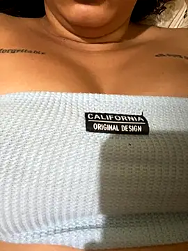 Snapshot of clarinha2 chatting on 11.30.25 clarinha2 online show from 11.30.25