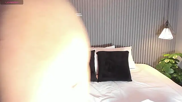 Snapshot of ZoeHardman chatting on 11.01.25 ZoeHardman online show from 11.01.25