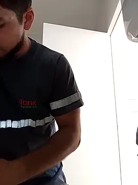 Lushakuiron1 online show from 11.26.25