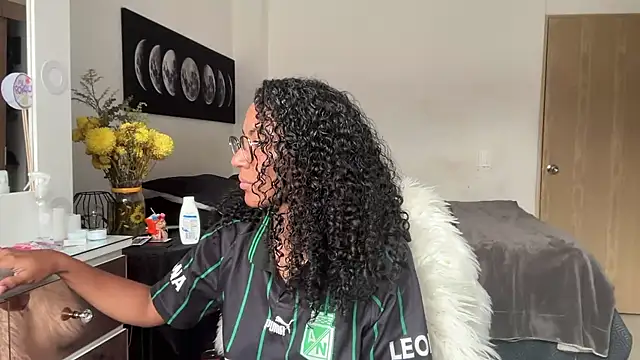 Snapshot of sexycalipso chatting on 10.21.25 sexycalipso online show from 10.21.25