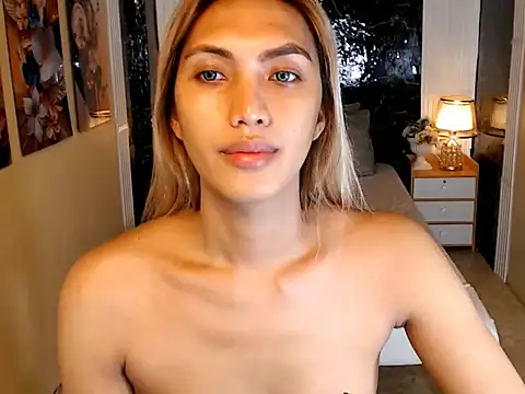 Snapshot of AthenaFLamia chatting on 11.22.25 AthenaFLamia online show from 11.22.25