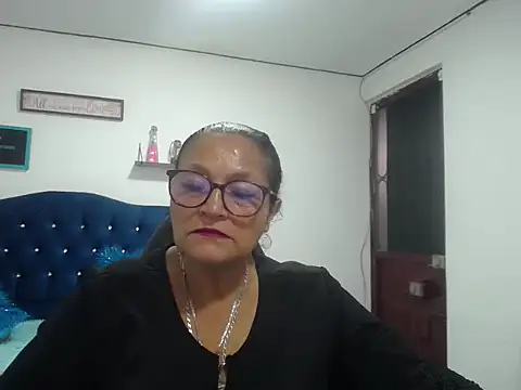 Snapshot of _Cristal chatting on 09.09.25 Cristal online show from 09.09.25