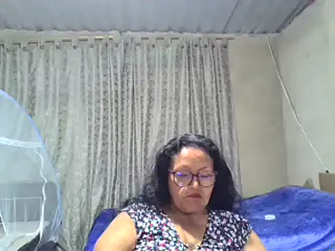 Snapshot of _Cristal chatting on 10.05.25 Cristal online show from 10.05.25