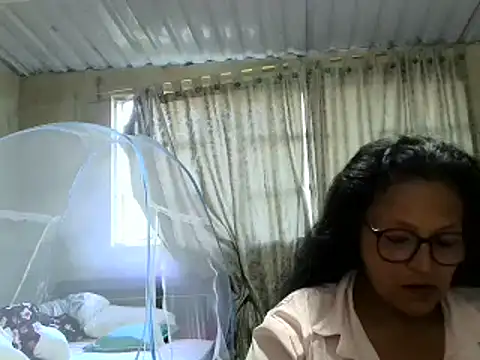 Snapshot of _Cristal chatting on 10.07.25 Cristal online show from 10.07.25