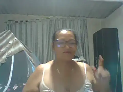 Snapshot of _Cristal chatting on 10.19.25 Cristal online show from 10.19.25