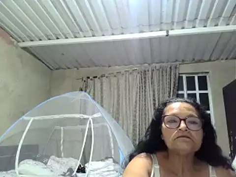 Snapshot of _Cristal chatting on 10.23.25 Cristal online show from 10.23.25