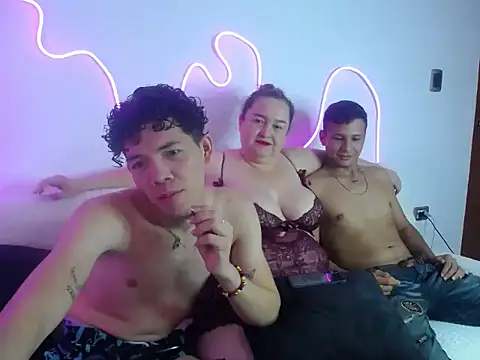 Snapshot of brutal_dirty_sex chatting on 09.18.25 brutal dirty sex online show from 09.18.25