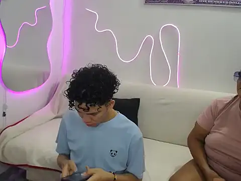 Snapshot of brutal_dirty_sex chatting on 10.11.25 brutal dirty sex online show from 10.11.25