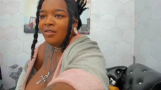 Snapshot of Anaa_Fuentess chatting on 10.11.25 Anaa Fuentess online show from 10.11.25