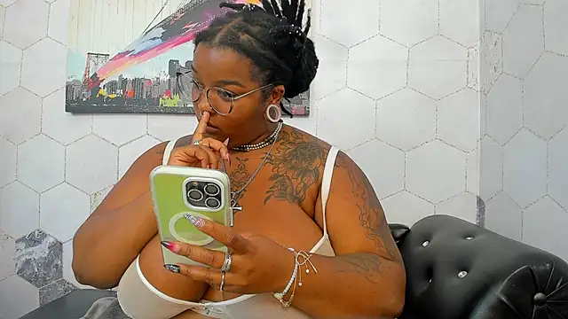 Snapshot of Anaa_Fuentess chatting on 10.13.25 Anaa Fuentess online show from 10.13.25